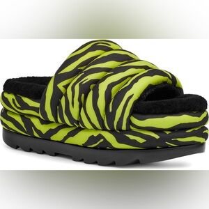 UGG maxi slide tiger print, size 7